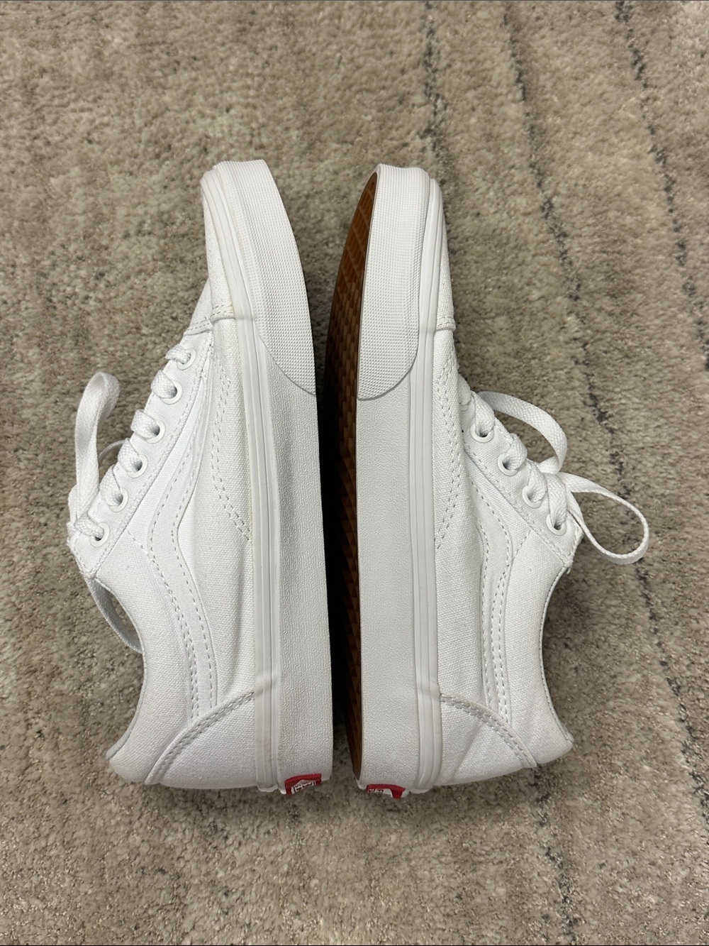 Disney x Vans Old Skool "Mickey Mouse Hand" Sneakers White Men’s 6 | Women’s 7.5 - Picture 6 of 9